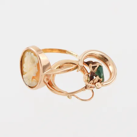 Trasigt guld,18k. Vikt: 5,5 g