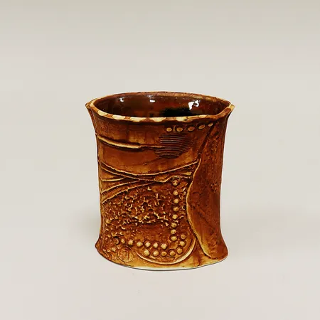 Vas Terra, signerad B. Vallien, höjd 12cm, bredd 10x5cm, Rörstrand Skickas med paket.