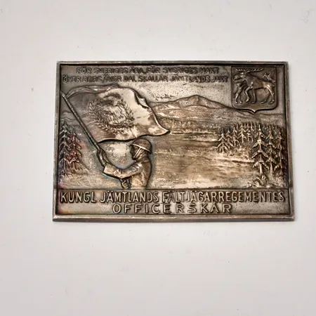Silverplakett, Kungliga Jämtlands fältjägarregementets officer kår, 900/1000 silver, tryck-nr 71, personlig gravyr, vikt 198,03g.