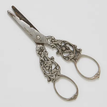 Druvsax, längd 10,5cm, Sigu Atelje, Stockholm, år 1961, 830/1000 silver Vikt: 26,5 g