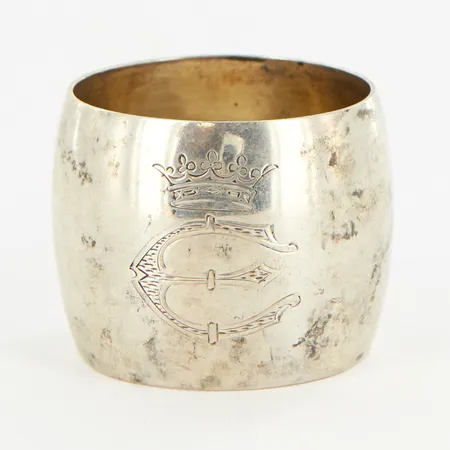 Servettring, Ø42mm, höjd 37mm, monogramgravyr, 830/1000 Silver Vikt: 32,5 g