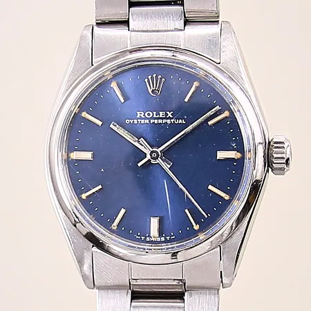 Damur Rolex Oyster Perpetual, stål, automatisk, ref-nr: 6748, serie-nr: 3310289, boett-nr: 6751, verk-nr: 6152793, kaliber: 2030, Ø30mm, stållänk, länk-ref: 251-7835, år 1973, plexiglas med smärre repor, något angripna visare, lysmassa med slitage, boett samt länk med smärre repor, etikett från Vestiaire Collective, inga övriga tillbehör