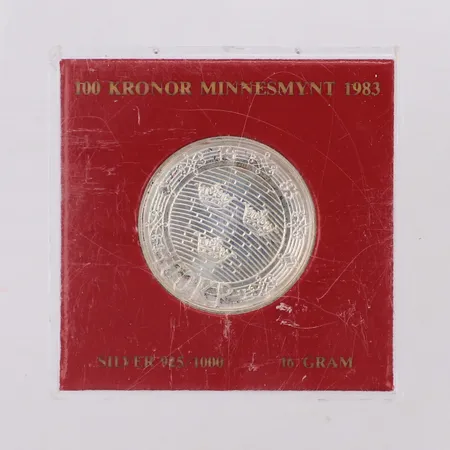 Minnesmynt, 100 kr, Sveriges Riksdag Helgeandsholmen, år 1983, 925/1000 silver, plastetui Vikt: 16 g