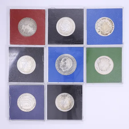 8st jubileumsmynt 1980-1988, sammanlagt nominellt värde 900kr, i slitna etuier, silver 925/1000 Vikt: 139,1 g