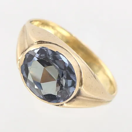 Ring, lila sten, stl 17¾, bredd 4-9mm, defekt, gravyr, 14K Vikt: 4,1 g