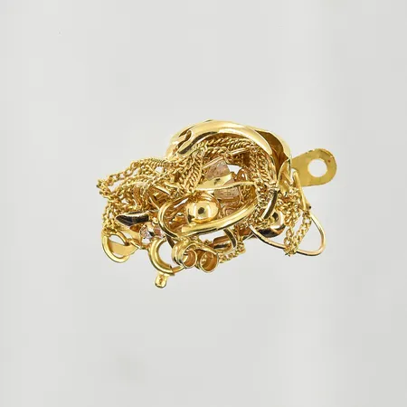 Diverse defekt guld med stenar, 18K. Vikt: 4 g