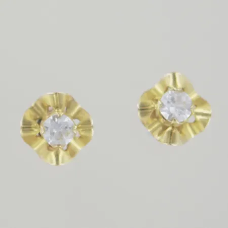 Ett par örhängen med sten, bredd 10,4 mm, 18K Vikt: 1,8 g