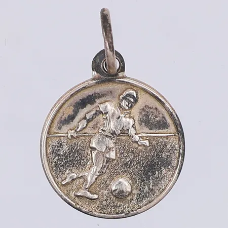 Hänge fotbollsspelare, 16mm, Alton, 925/1000 silver Vikt: 0,8 g