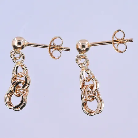 Ett par örhängen Bismarck, längd 19 mm, bredd 5 mm, 18K. Vikt: 1,2 g