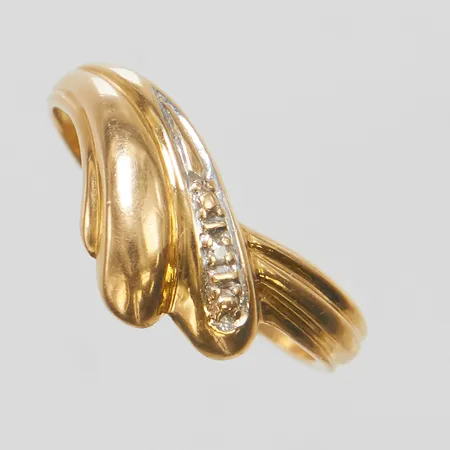 Ring, diamant 1x ca 0,0025ct, stl 18½, bredd 2,5-9,1mm, 18K Vikt: 3,3 g