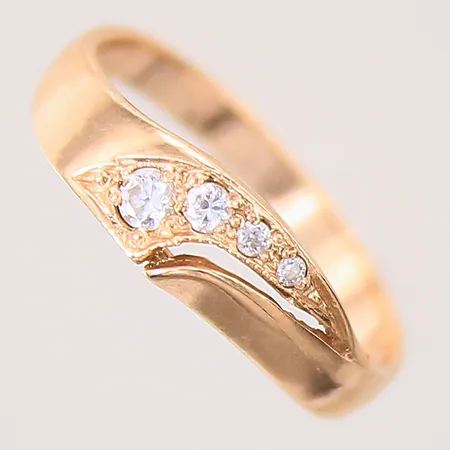 Ring med vita stenar, stl: 17, bredd: 2,6mm, 14K Vikt: 2,2 g