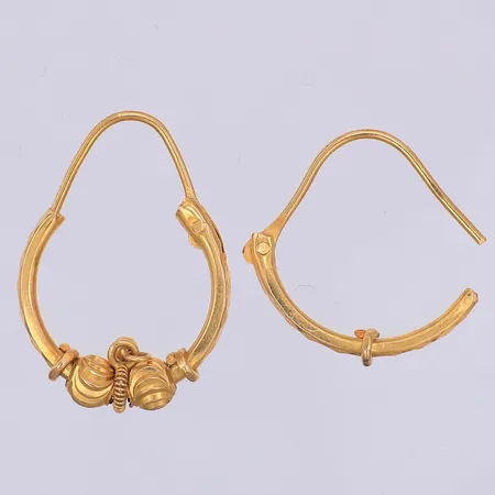 Örhängen, ena defekt, inte stämplade, minst 18K Vikt: 1,7 g