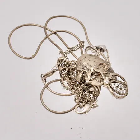 Diverse defekt silver, 830/1000, vikt 17,33g.