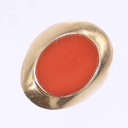 Ring med orange sten troligen karneol, stl 16¾, bredd 3-22mm, finska stämplar, rester av gravyr, 14K bruttovikt: 6,1g Vikt: 6,1 g