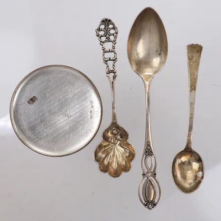 diverse silver, gravyr, 830/1000 silver Vikt: 71,8 g