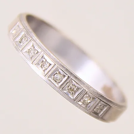 Ring med 8/8-slipade diamanter 0,06ct enligt gravyr, stl: 20¼, bredd: 3,8mm, vitguld, 18K Vikt: 3,6 g