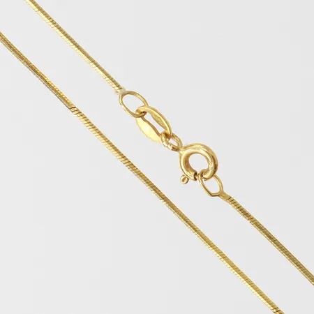 Kedja, Ormlänk, längd 52cm, bredd ca 1mm, ojämn, skev länk, 18K Vikt: 4,5 g