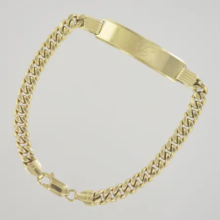Armband med bricka, längd 21 cm, bredd 3-4,5 mm, graverad, 18K Vikt: 13,3 g