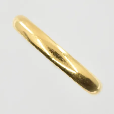 Ring, stl 19½, bredd 3 mm, gravyr, 18K. Vikt: 4,8 g