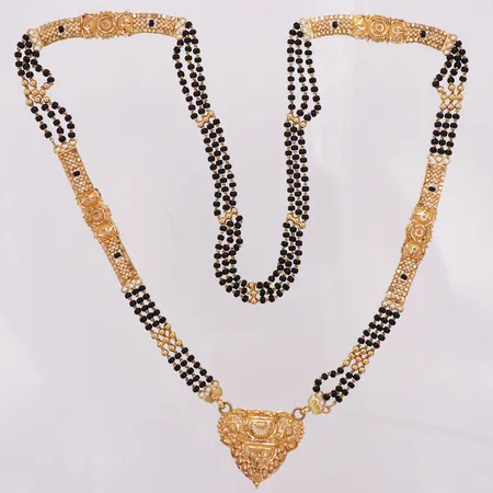 Collier, svarta stenar, ca 65cm, träs över huvudet, 22K Vikt: 34,5 g