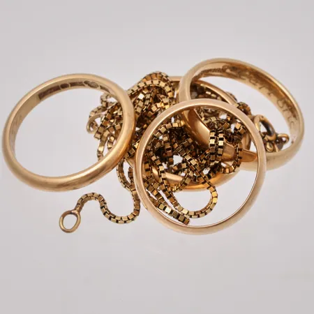 Diverse defekt guld, 18K, vikt 24,72g.