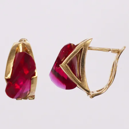 Ett par örhängen, röda stenar, 18mm, ena glappt lås, 18K Vikt: 9,2 g