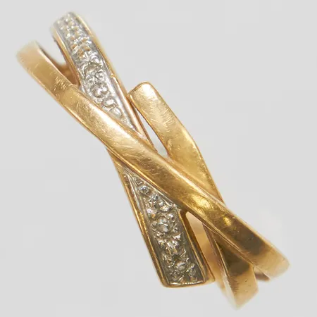 Ring, diamanter 3x ca 0,0025ct, stl 17, bredd 1,6-4,7mm, GHA, 18K Vikt: 2,3 g