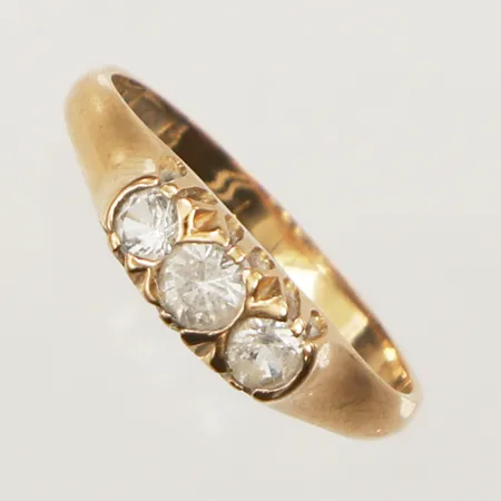 Ring, vita stenar, stl 17¼, bredd 1,8-4,7mm, 18K Vikt: 2,2 g