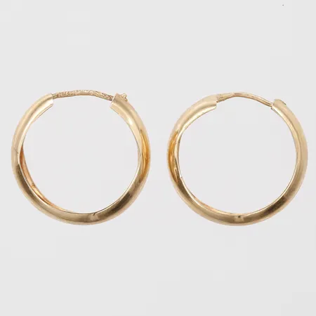 Ett par örhängen, höjd 15mm, bredd 5mm, 18K guld Vikt: 1,2 g