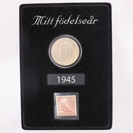 Mynt och frimärke, "Mitt födelseår 1945", Gustaf V, 400/1000 silver, plastetui Vikt: 0 g