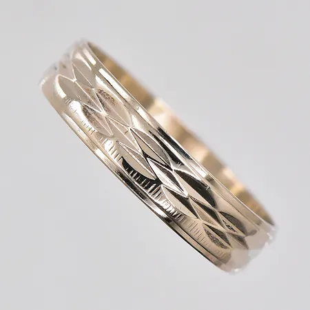 Ring, vitguld, stl 19½, bredd ca 5mm, 18K Vikt: 2,9 g