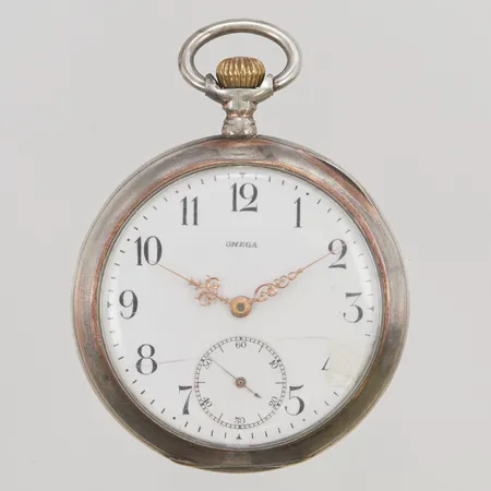 Fickur, Omega, skadad urtavla, går ej, 2 boetter i silver, 800/1000, boettnr 1598581, Ø52mm, bruttovikt 89,2g.