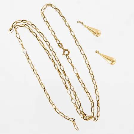 Kedja defekt, 2 skrotbitar 18K  Vikt: 3,3 g