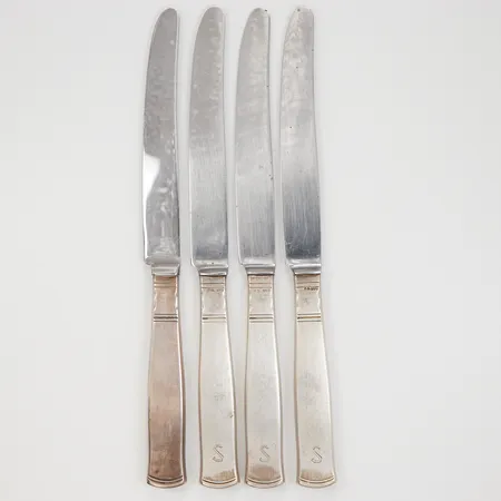 4 Knivar, 225mm, modell Rosenholm, blad i rostfritt stål, monogram S, GAB Silver 830/1000 bruttovikt 245,5g Vikt: 245,5 g