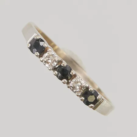 Ring, med 2 åttkantslipade diamanter, tot 0,03ct, Ø18¾, 14K, 2,0g.