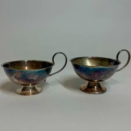 2 Punchbägare hamrad yta, Ceson Guldvaru Ab, kattfot 830/1000 silver Vikt: 64,4 g