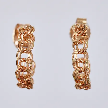 Ett par örhängen Bismarck Ø ca 1,2cm bredd ca 3mm 18K Vikt: 1,2 g