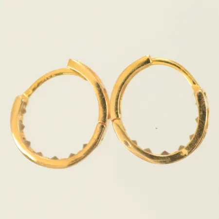 Ett par örhängen med vita stenar, caØ10mm, bredd 2,5mm, ojämna/buckliga, 21K  Vikt: 1,2 g