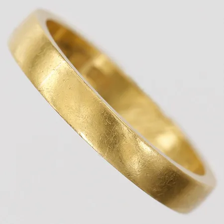 Ring slät stl: 17½, personlig gravyr, 23K guld Vikt: 5,4 g