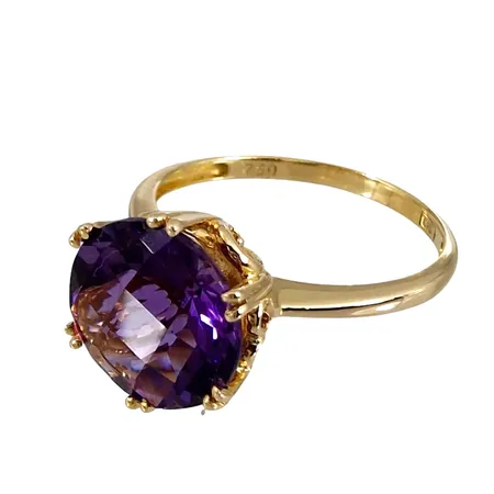 Ring, 18K guld, Ametist Ø10 mm, Guldfynd (GHA), Ø17½ mm, bredd 1,7 - 11 mm, sten utan anmärkning, fint skick Vikt: 2,9 g