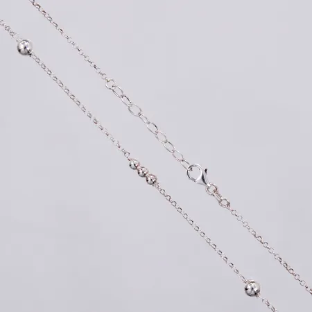 Collier längd ca 91-94,5cm, bredd ca 1-5mm, 925/1000 silver Vikt: 10,4 g
