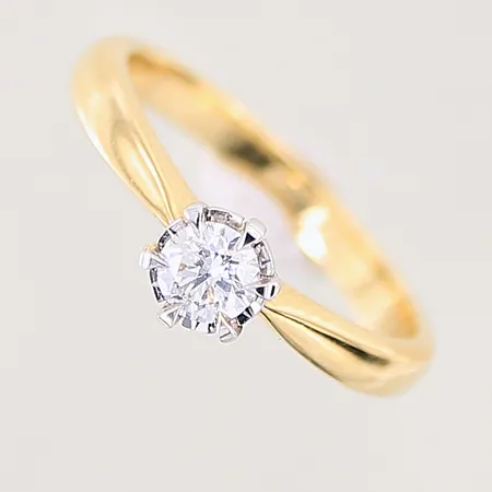 Ring med diamant ca 0,23ct, stl 15½, bredd 2,2-5,3mm, GHA, tvåfärgad, 18K Vikt: 2,7 g