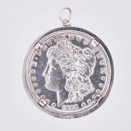 Hänge med mynt, One Dollar 1889, längd: ca 5cm, Ø ca 43mm, ram 925/1000, mynt 900/1000 Silver Vikt: 32,4 g