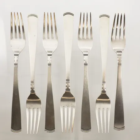 Sju bordsgafflar modell Rosenholm, längd 18cm, GAB, 830/1000 silver Vikt: 258,9 g