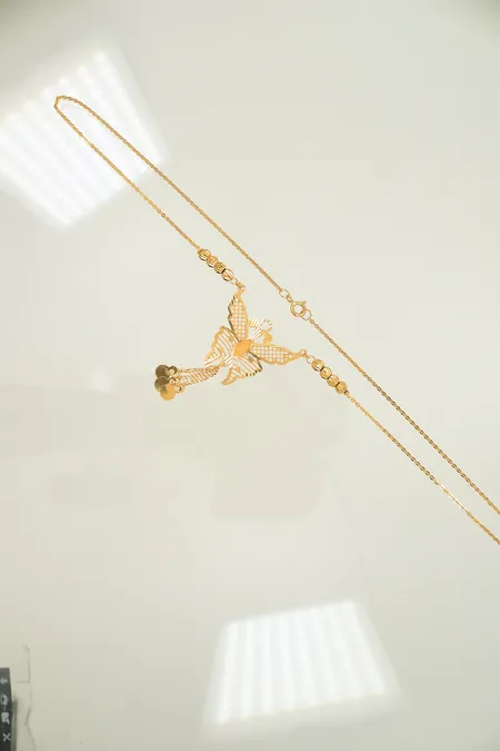 Halscollier med fjäril, 45cm, bredd 1-45mm, 21K Vikt: 6,7 g