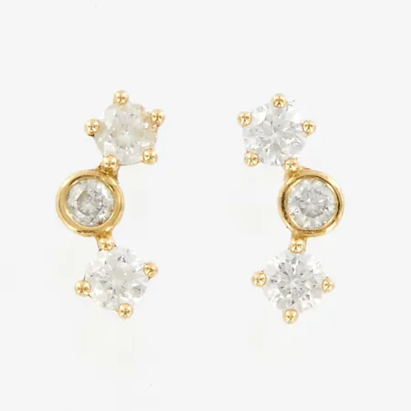 Ett par örhängen med stenar 9mm, bredd:2mm, stoppar saknas, 18K 