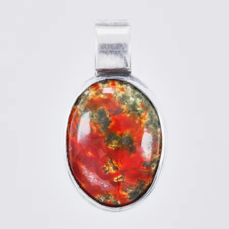 Hänge med mossagat, längd ca26mm, bredd ca 14mm, 925/1000 silver Vikt: 3,1 g