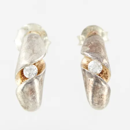 Ett par örhängen med stenar 5x8mm, silver 925/1000 Vikt: 2,9 g