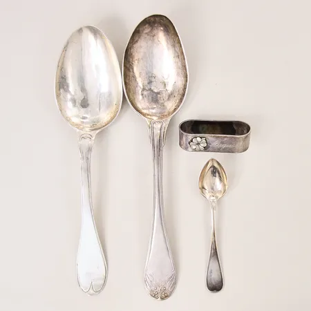 Diverse silverföremål, buckliga, gravyr, silver 830/1000 Vikt: 112,8 g