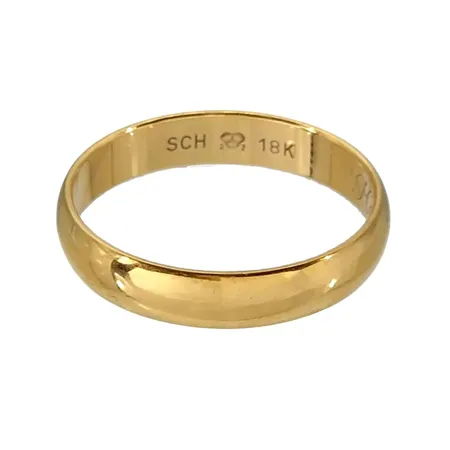 Ring, 18K guld, slät modell, SCH, Ø18½ mm, bredd 4 mm, invändig gravyr Vikt: 3,4 g